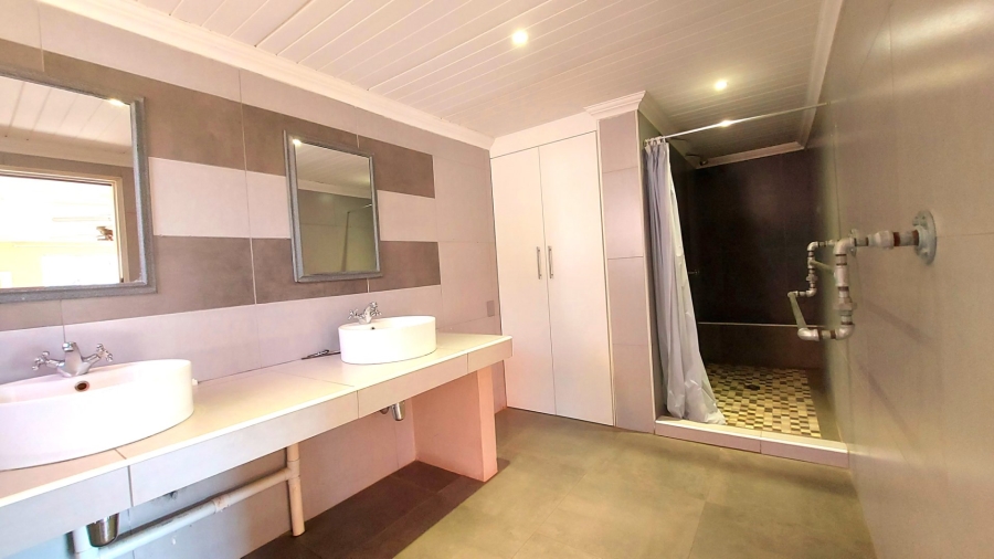 6 Bedroom Property for Sale in Ifafi North West